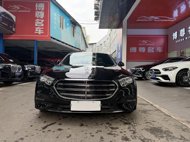 Mercedes-Benz E-Class — Фото автомобиля 2