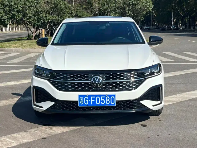 Volkswagen Lavida — Фото автомобиля 3