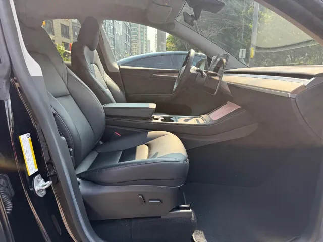 Tesla Model Y — Фото автомобиля 10