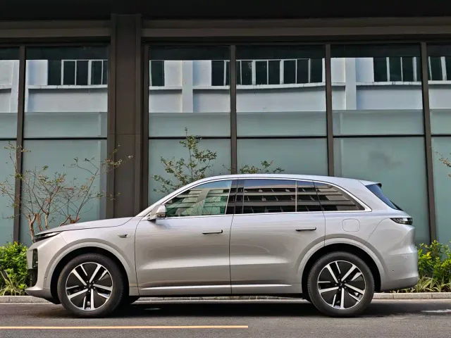 Li Auto L6 — Фото автомобиля 6