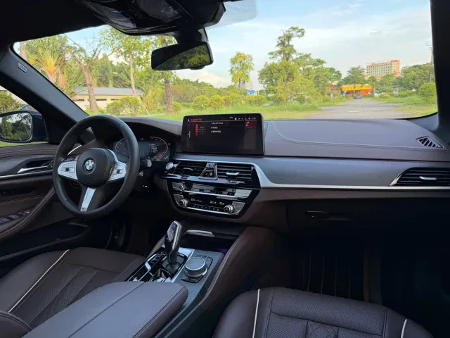 BMW 5 Series — Фото автомобиля 13