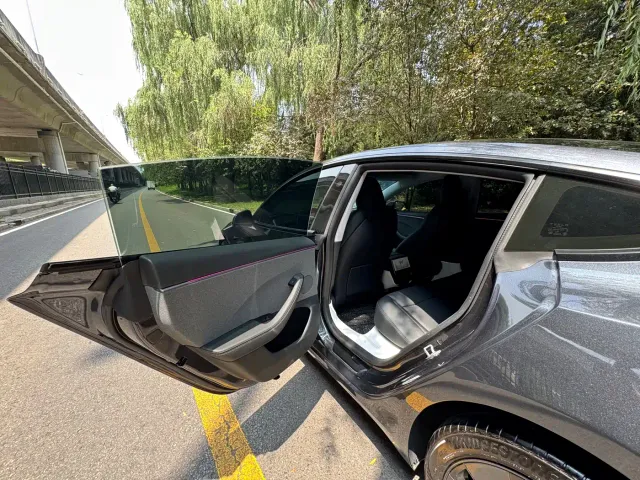 Tesla Model 3 — Фото автомобиля 13