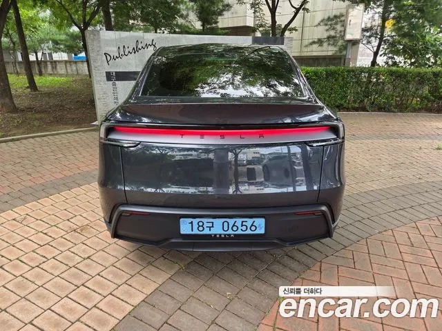 Tesla Model Y — Фото автомобиля 4