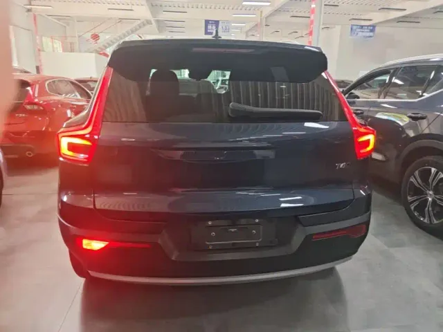 Volvo XC40 — Фото автомобиля 5