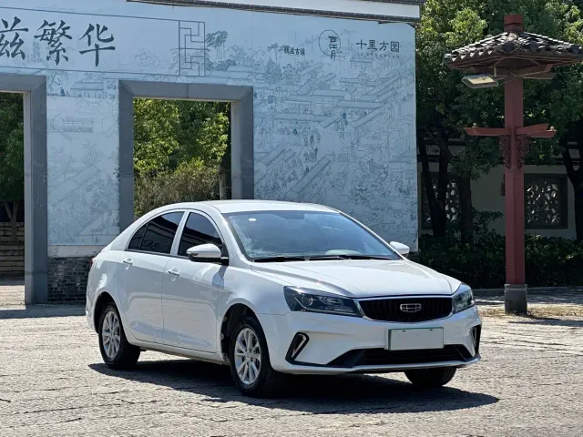 Geely Emgrand — Фото автомобиля 3