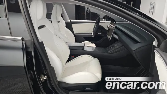Tesla Model 3 — Фото автомобиля 17