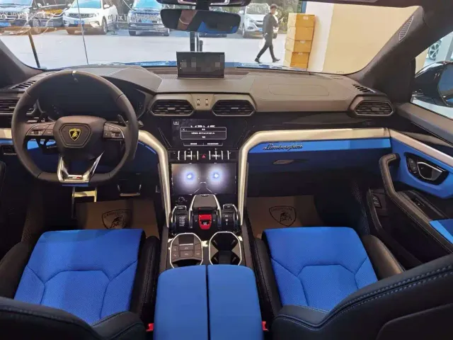 Lamborghini Urus — Фото автомобиля 2