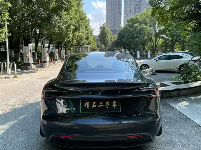 Tesla Model 3 — Фото автомобиля 8