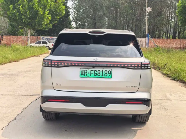 Dongfeng eπ 008 — Фото автомобиля 3