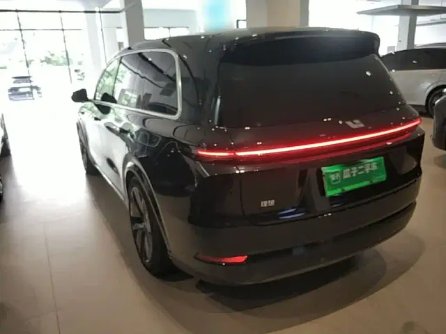 Li Auto L9 — Фото автомобиля 4