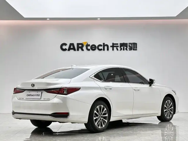 Lexus ES — Фото автомобиля 5