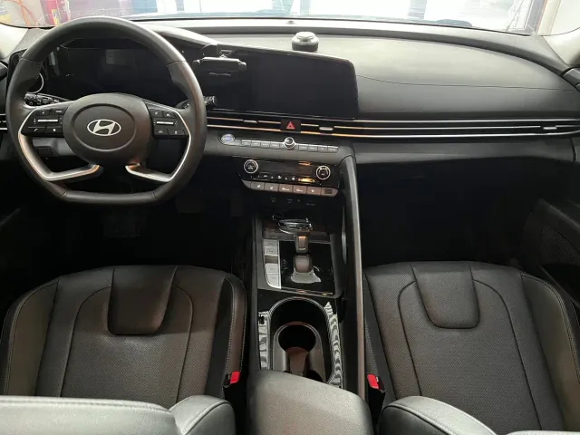 Hyundai Elantra — Фото автомобиля 9