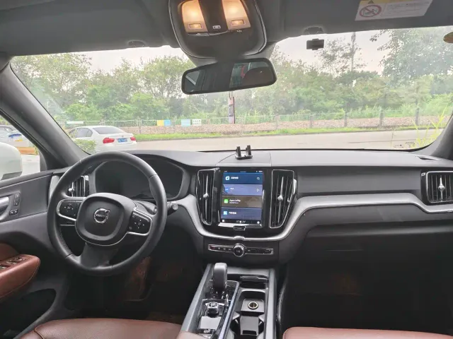 Volvo XC60 — Фото автомобиля 10