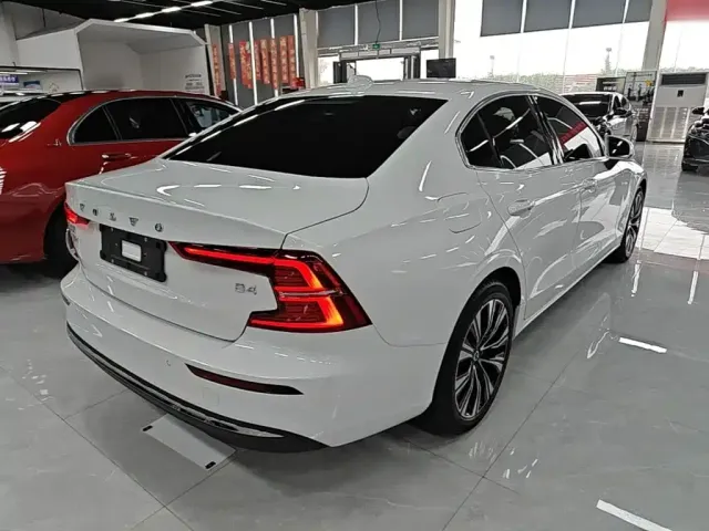 Volvo S60 — Фото автомобиля 6