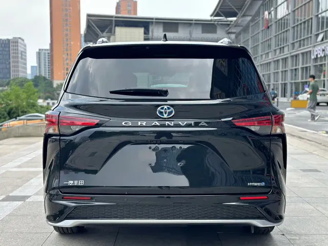 Toyota Granvia — Фото автомобиля 6