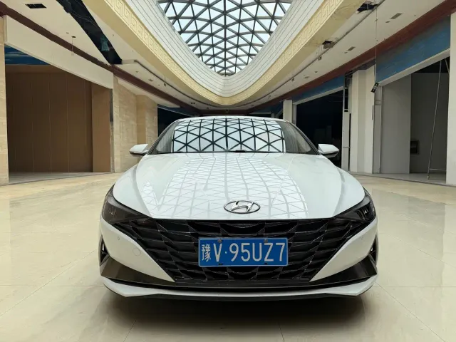 Hyundai Elantra — Фото автомобиля 2