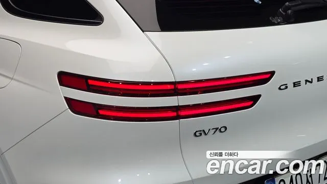 Genesis GV70 — Фото автомобиля 8