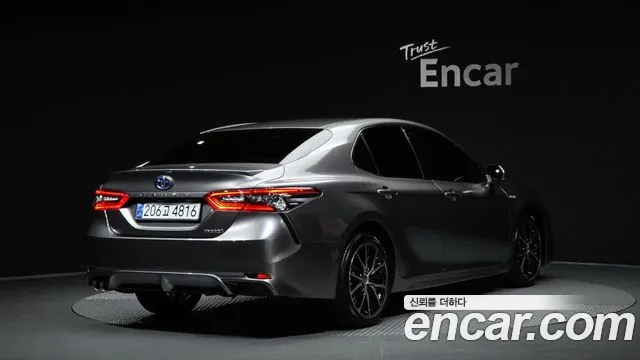Toyota Camry — Фото автомобиля 2