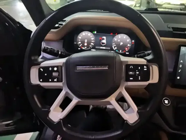 Land Rover Defender — Фото автомобиля 15