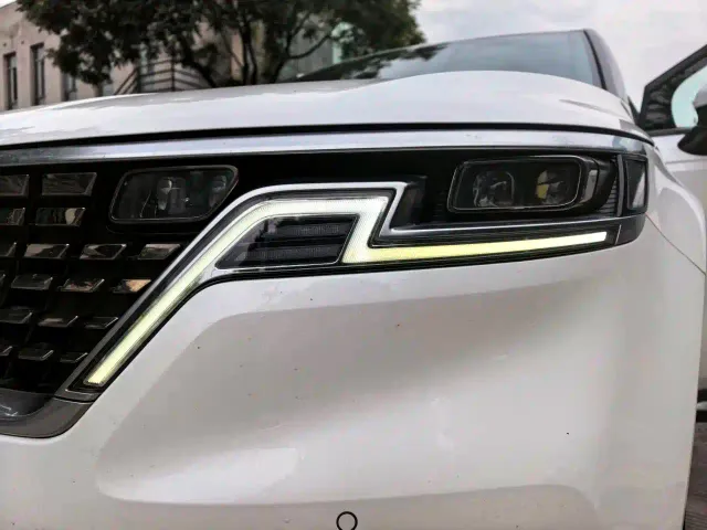Kia Carnival — Фото автомобиля 7
