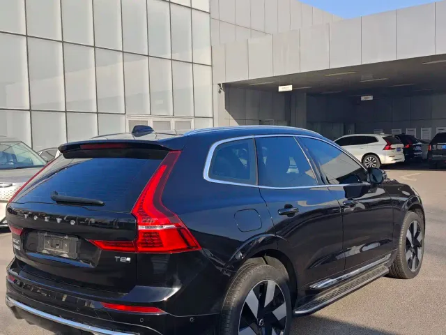 Volvo XC60 — Фото автомобиля 8