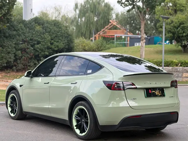 Tesla Model Y — Фото автомобиля 9