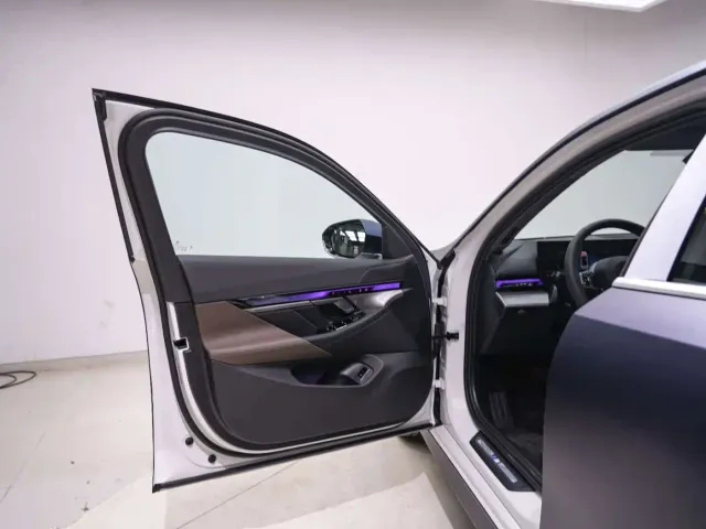 BMW 5 Series — Фото автомобиля 14