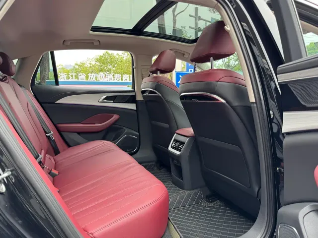 Hongqi H5 — Фото автомобиля 10
