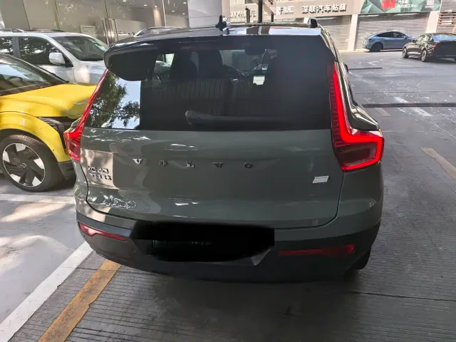 Volvo XC40 — Фото автомобиля 9