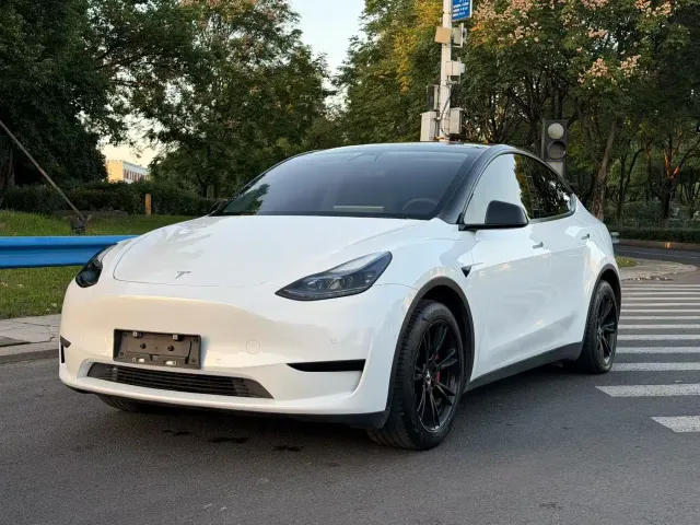 Фотография автомобиля — Tesla Model Y