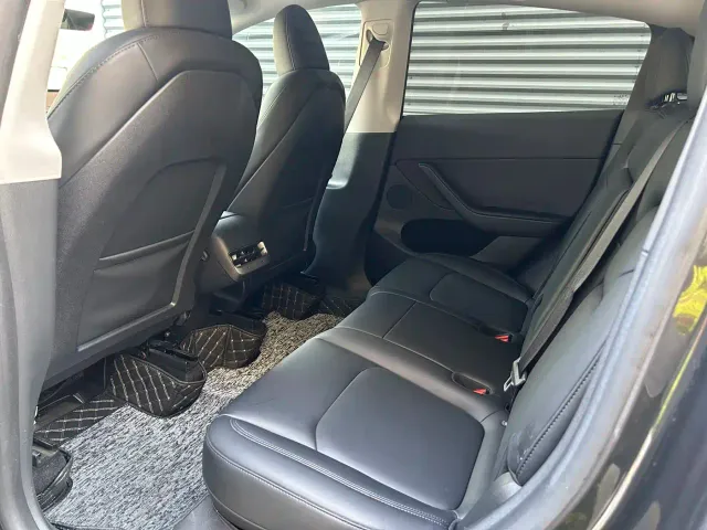 Tesla Model Y — Фото автомобиля 6