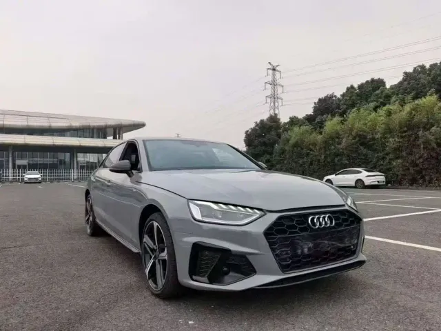 Фотография автомобиля — Audi A4L