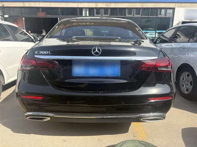 Mercedes-Benz E-Class — Фото автомобиля 5