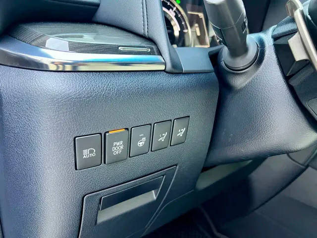 Lexus LM — Фото автомобиля 25