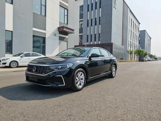 Volkswagen Passat — Фото автомобиля 3