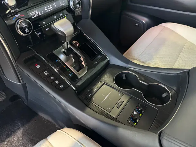 Lexus LM — Фото автомобиля 22