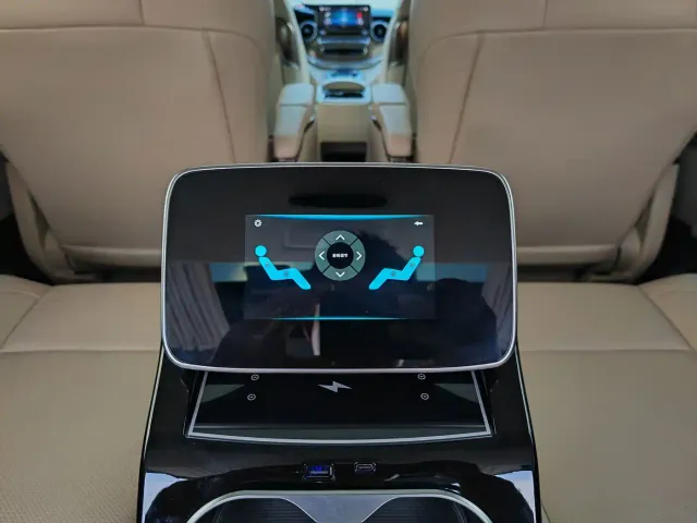 Mercedes-Benz V-Class — Фото автомобиля 18