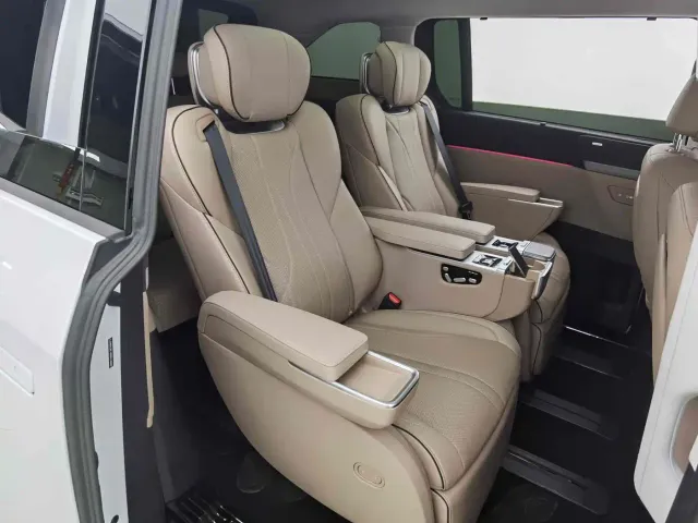 Xpeng X9 — Фото автомобиля 6