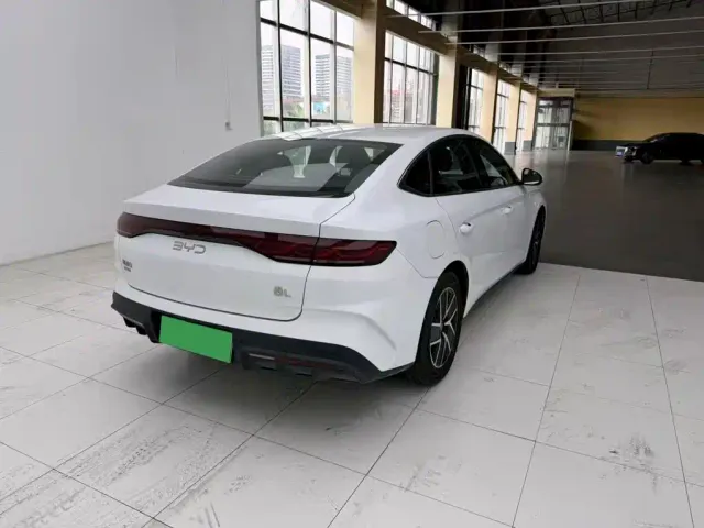 BYD Qin L — Фото автомобиля 9
