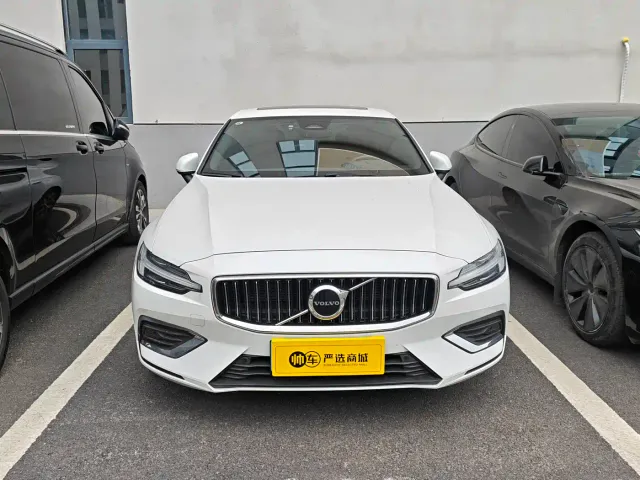 Volvo S60 — Фото автомобиля 3
