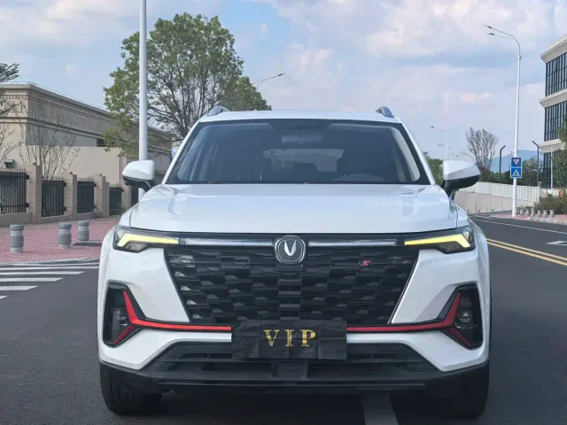 Changan CS35 Plus — Фото автомобиля 2