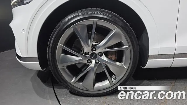 Genesis GV70 — Фото автомобиля 5