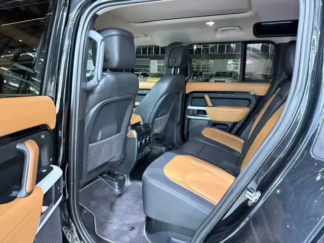 Land Rover Defender — Фото автомобиля 4