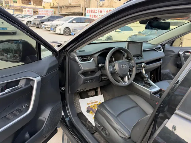 Toyota RAV4 — Фото автомобиля 7