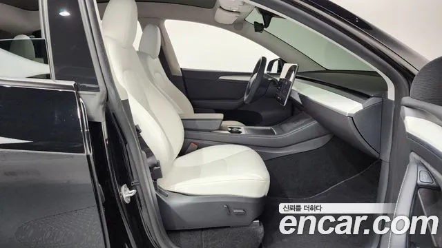 Tesla Model Y — Фото автомобиля 16