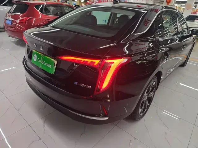 Hongqi E-QM5 — Фото автомобиля 7