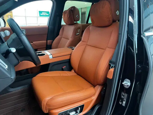 Li Auto L8 — Фото автомобиля 9