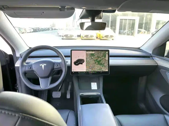 Tesla Model Y — Фото автомобиля 2