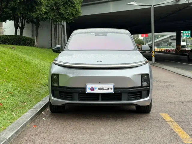 Li Auto L8 — Фото автомобиля 2