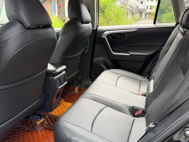 Toyota Wildlander — Фото автомобиля 12